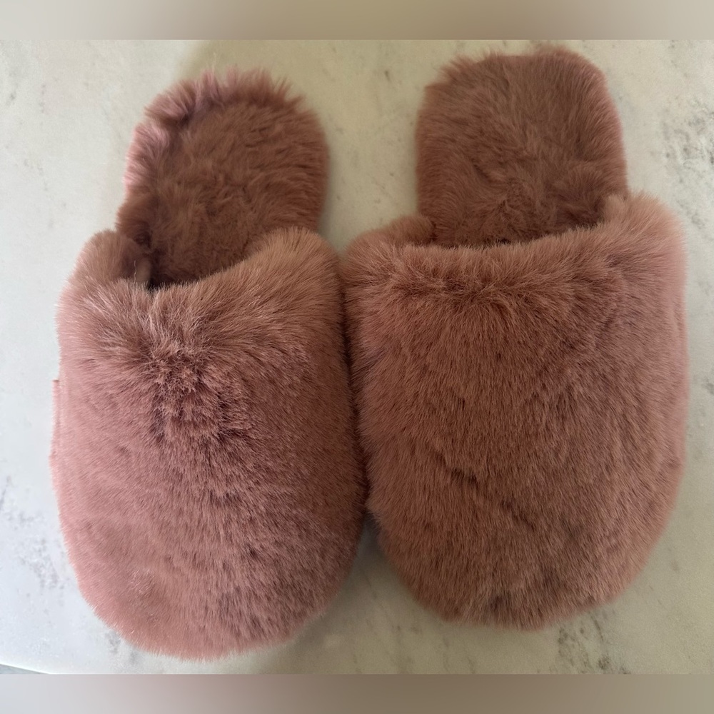 Cozy Faux Fur Slippers in Pink